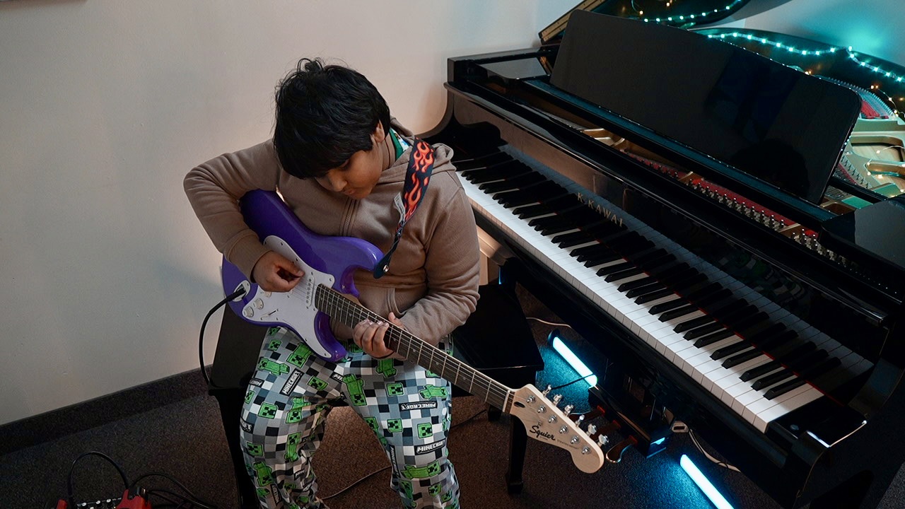 Kids guitar lessons at SYNERGY